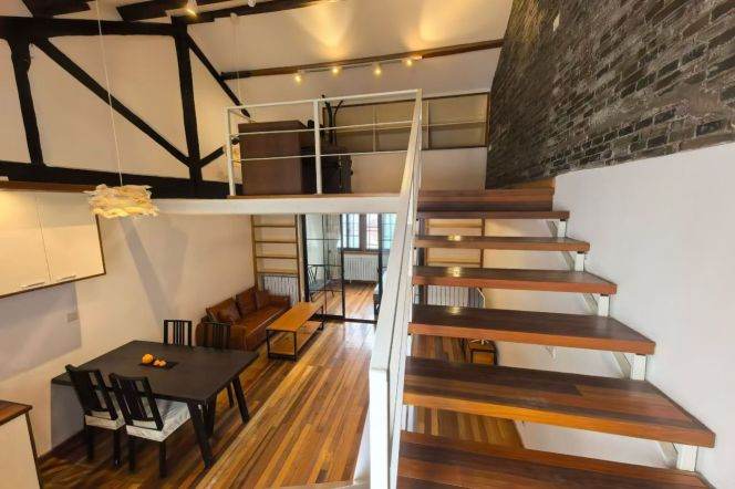 High ceiling 2Brs/1Lr/1Bt apt nr South shanxi rd,M1/10/12