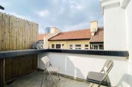 Character Nanchang/Sinan Rd 2BR+2BA with Terrace/Oven 12.8K 