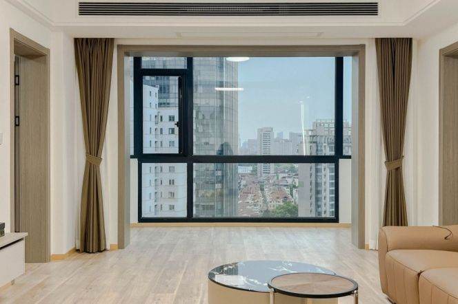 Elegant High-rise 3br/2bt Flat in Changshu Road