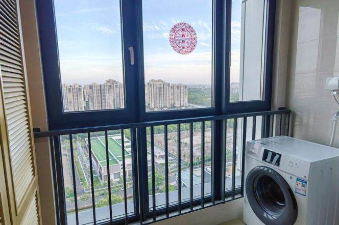 Spacious 1 br next NYU shanghai, 3 mins walking to L 6/8/11 Oriental sports center St.