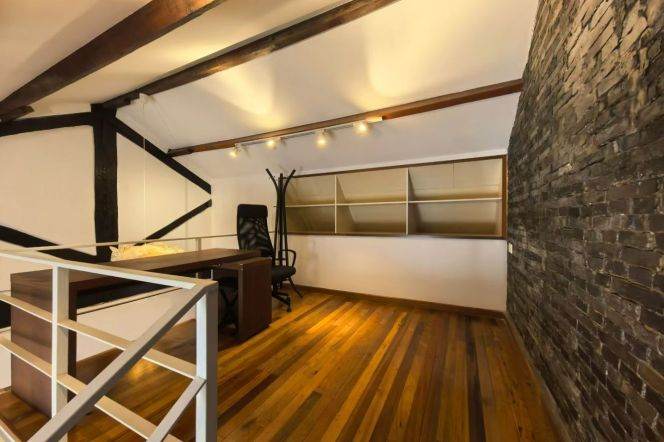 High ceiling 2Brs/1Lr/1Bt apt nr South shanxi rd,M1/10/12