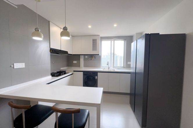 3 Brs, 1 Bath with Central ac/Oven, 155 sqm @ Songyuan metro L10