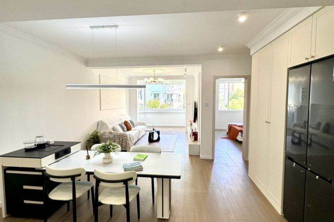 Modern 2brs with floor heating  and balcony belong to Tianzifang area 