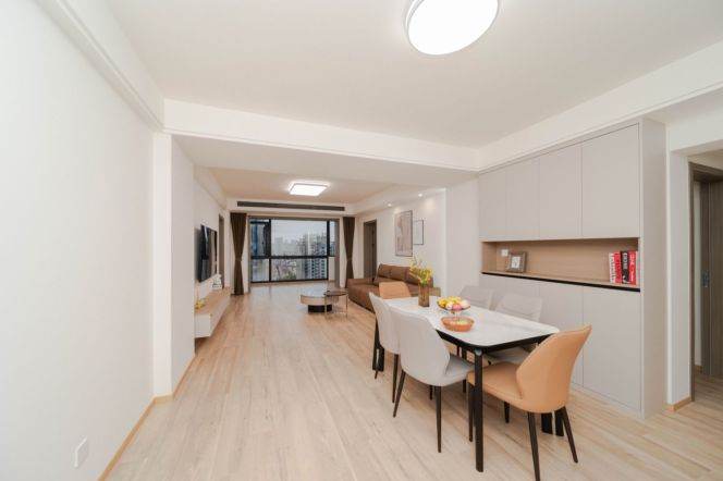 Elegant High-rise 3br/2bt Flat in Changshu Road