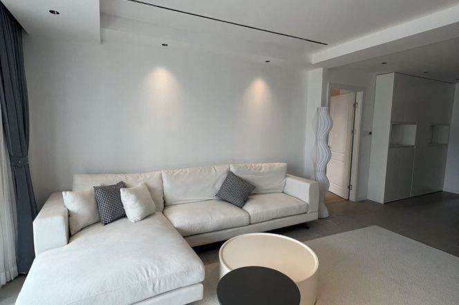 3 Brs, 2 Baths, Floor heating/Dish washer, 150 sqm, High rise building @ Hailun metro L4&10