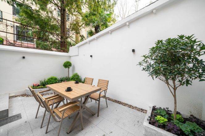 Well decorated 2Br+big yard w. Floor Heating