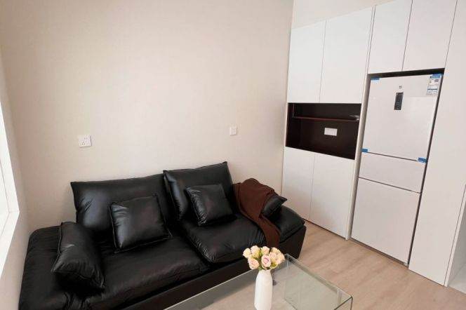 Cozy 1br apt,1bth,with private yard,close to Songyuan,Line 10
