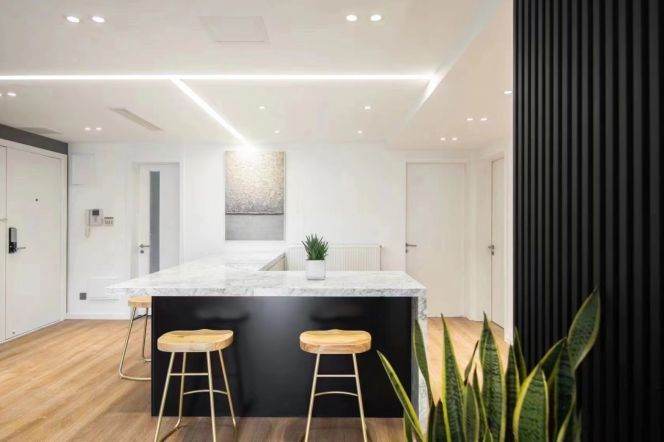 Modern 3brs with balcony and wall raditor in central Xujiahui