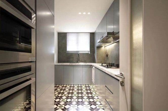 Modern 3brs with balcony and wall raditor in central Xujiahui