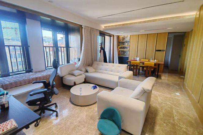 Spacious 4 br+3 baths with big terrace easy to Wellington shanghai. L 6/8/11