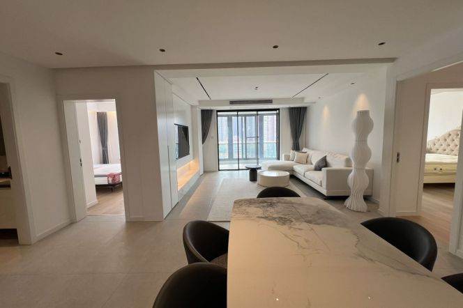 3 Brs, 2 Baths, Floor heating/Dish washer, 150 sqm, High rise building @ Hailun metro L4&10
