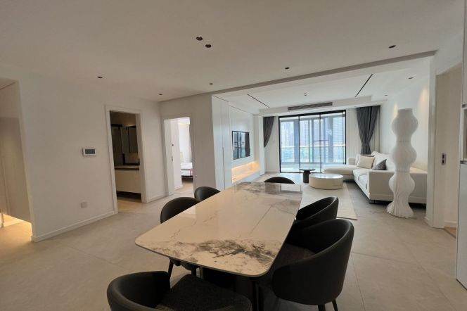 3 Brs, 2 Baths, Floor heating/Dish washer, 150 sqm, High rise building @ Hailun metro L4&10