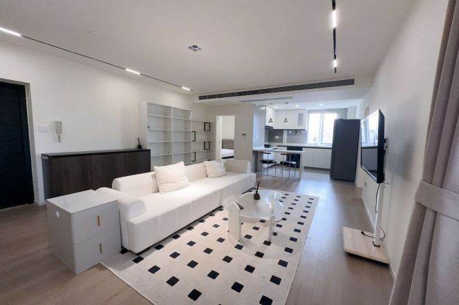 3 Brs, 1 Bath with Central ac/Oven, 155 sqm @ Songyuan metro L10