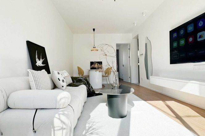 Good light,Cozy 1 Br ,Nr Line 2,3,4