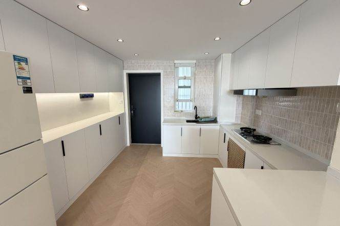 High-rise 2br/2bt Flat close to Jiashan Road metro