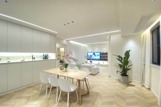 2 Brs, 2 Baths with Open Balcony/Central ac, 140 sqm @ Jiangning metro L13