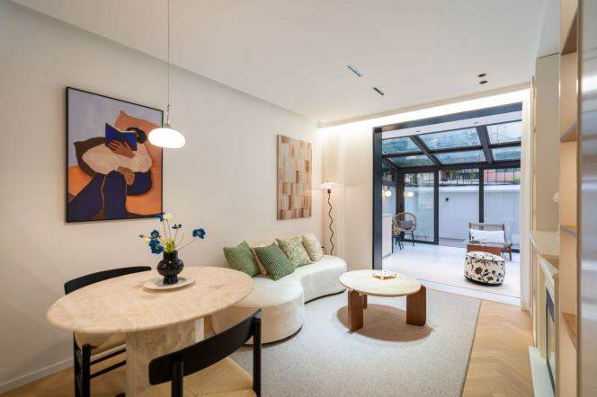 Well decorated 2Br+big yard w. Floor Heating