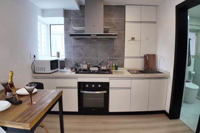 Elevator 1Br/1Lr/1Bt apt nr Jiangsu rd,M2/7/11/14