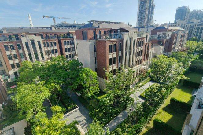 Spacious 4 br+3 baths with big terrace easy to Wellington shanghai. L 6/8/11