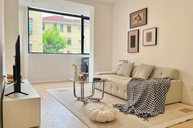 Bright 1Br w. Heating Furnished Yueyang Rd L1/10