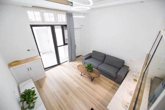 Cozy 1br/2living & private yard/loft @S Shanxi Rd & Line 1/10/12