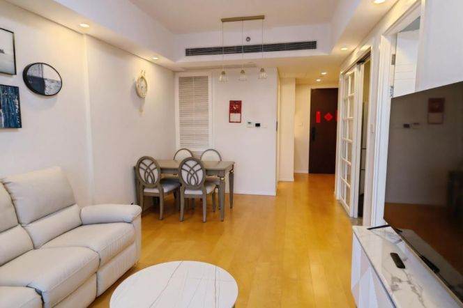Spacious 1 br next NYU shanghai, 3 mins walking to L 6/8/11 Oriental sports center St.