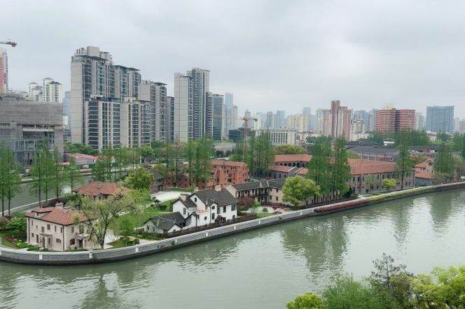 Brand new decoration 3brs with floor heating and balcony beside Su zhou river 