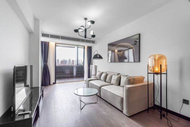 Spacious 2bedrooms elevator Apt+wall heating+oven+central AC@ Changping Rd