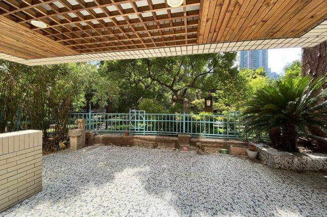 Nice 2Brm With A 80Sqm Private Garden Near Line 2/11 Jiangsu Rd