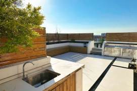 4 Brs, 2 Baths with Private Terrace/Floor heating/Dish washer, 186 sqm @ Hangzhong metro L10