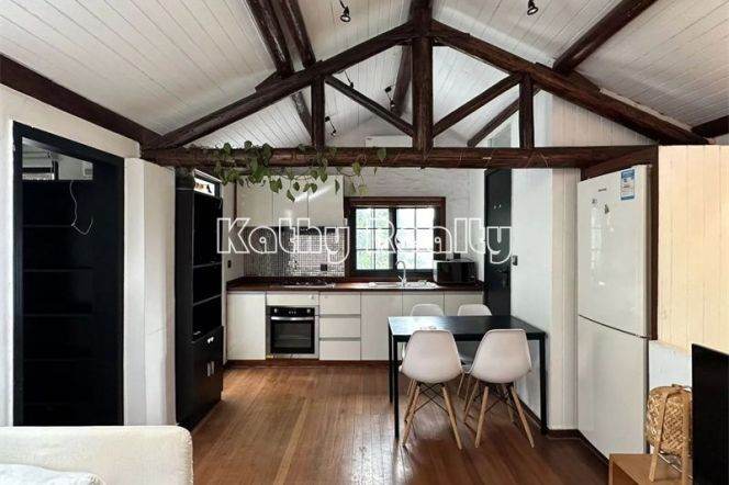 Nice 3BR 2Baths APT Balcony nr Changshu Rd 11.8k
