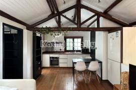 Nice 3BR 2Baths APT Balcony nr Changshu Rd 11.8k