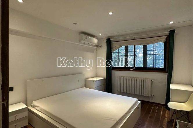 Nice 3BR 2Baths APT Balcony nr Changshu Rd 11.8k