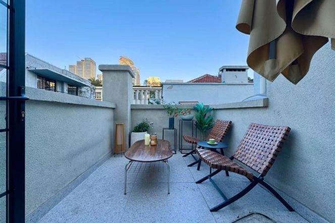 West Nanjing Rd Station 2Br/2Bath with Terrace Line2/12/13