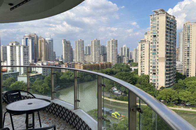 Nice open balcony Green compound 1br   /  Spacious / Bright / Modern/ Quiet / Elevator