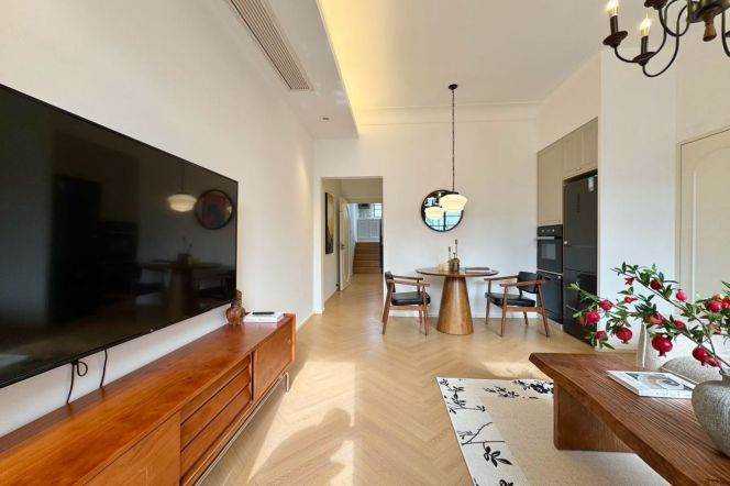 West Nanjing Rd Station 2Br/2Bath with Terrace Line2/12/13