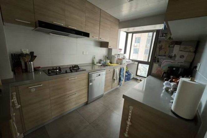 Spacious, beautiful, and modern Jiaotong University Apartment