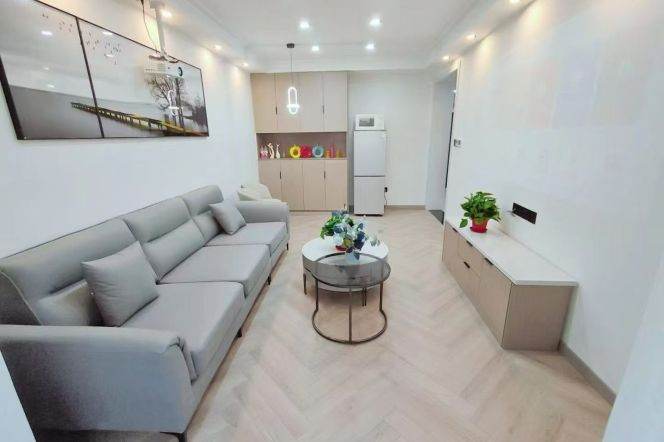 Spacious 1br near Changping Rd M7
