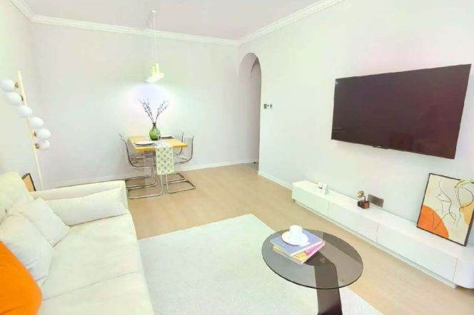 Jiangsu rd/modern 1br 2lr/elevator/floor heating/big living room,@L11/2