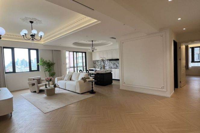  Jing'an District | 197 sqm 4+1BR spacious  n bright 