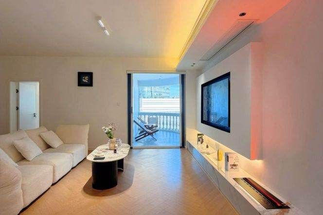 3 Brs, 2 Baths with Open Balcony/Floor heating/Dish washer, 160 sqm @ Xujiahui station L1,9&11