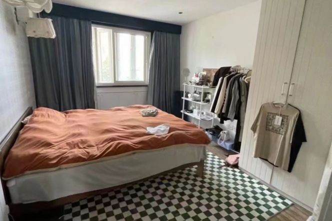 2 Brs, 2 Baths with Open Balcony/Oven, 110 sqm @ South Shaaxi metro L1,12&10