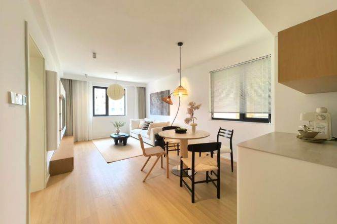 2 Brs with Brand-new Dec/Floor heating/Dish washer, 100 sqm @ Century Avenue L2,6,8&9