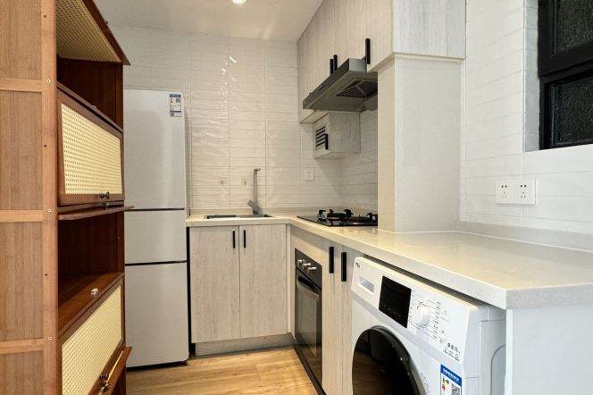 Modern&Spacious&Sunny 1Br @Jing'an Temple &Wuding rd Mt | Bright 24F elevator