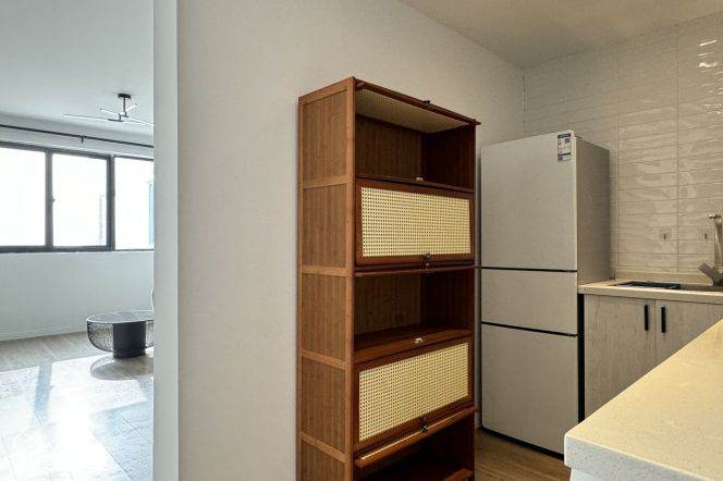Modern&Spacious&Sunny 1Br @Jing'an Temple &Wuding rd Mt | Bright 24F elevator