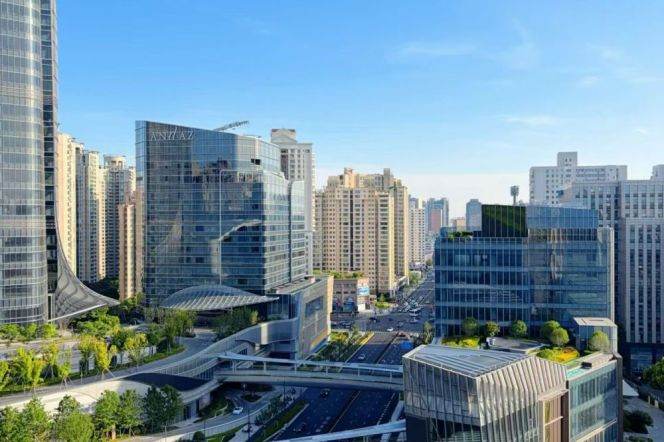3 Brs, 2 Baths with Open Balcony/Floor heating/Dish washer, 160 sqm @ Xujiahui station L1,9&11