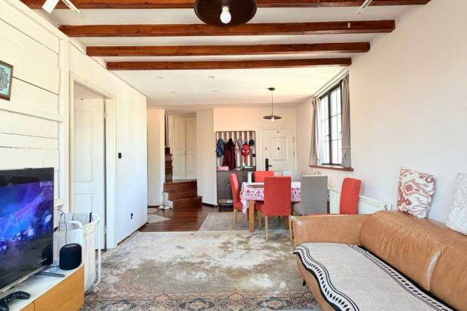 3 Brs, 2 Baths with Private terrace/Wall heating/Oven, 150 sqm @ South Shaaxi metro L1,12&10