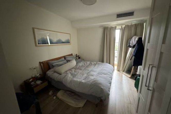 Spacious, beautiful, and modern Jiaotong University Apartment