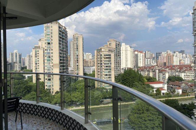 Nice open balcony Green compound 1br   /  Spacious / Bright / Modern/ Quiet / Elevator