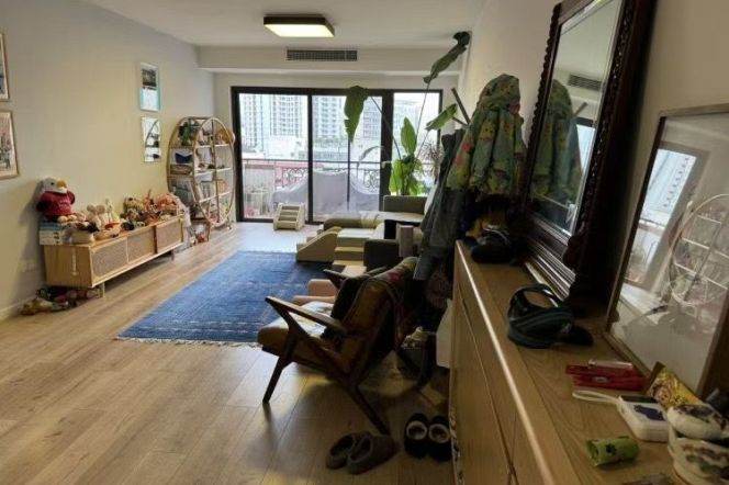 Spacious, beautiful, and modern Jiaotong University Apartment